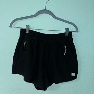Women’s Vuori Size 2 Black Shorts